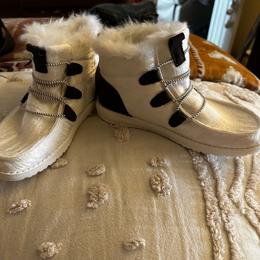 HEY DUDE. Ankle boots size 6 never worn new with tags